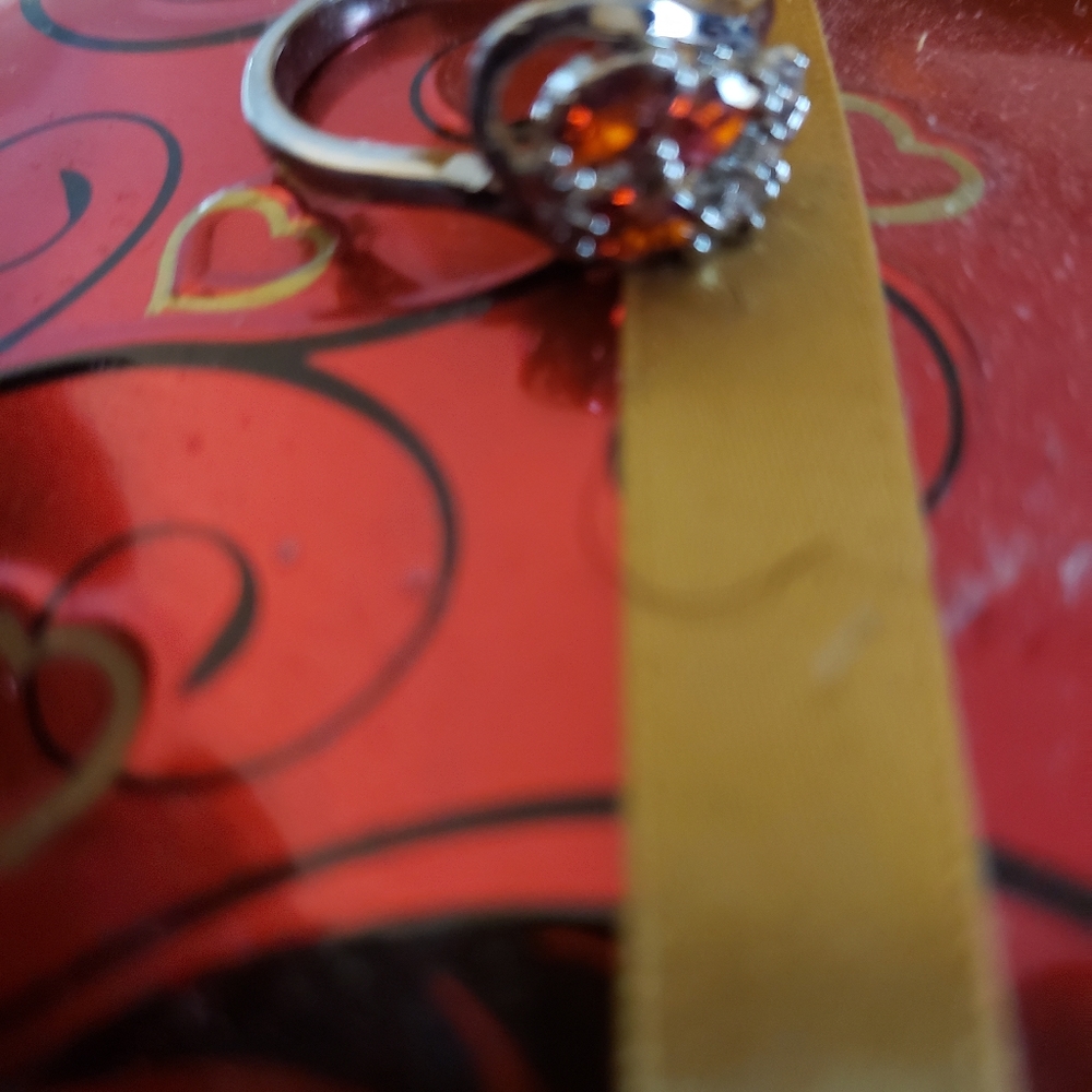 A ring - Picture 2 of 4